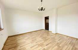 Casa cu 7 camere, 275 mp utili, 840 mp teren, doua garaje, zona strazii Oasului