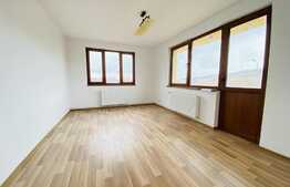 Casa cu 7 camere, 275 mp utili, 840 mp teren, doua garaje, zona strazii Oasului