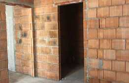 Apartament spatios, 3 camere, 2 bai, 67 mp, gradina 70 mp!  Zona Terra! 