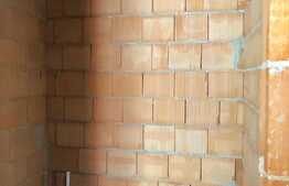 Apartament spatios, 3 camere, 2 bai, 67 mp, gradina 70 mp!  Zona Terra! 