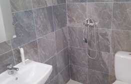 Casa cuplata de vanzare 70 mp utili, 40 mp teren, curte comuna!