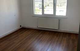 Oportunitate! Apartament 3 camere, decomandat, etaj intermediar, zona Primaverii