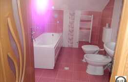 2 camere, 52 mp la mansarda in zona Europa