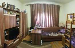 Daca nu vrei sa fii deranjat de persoanele care locuiesc deasupra ta atunci ai gasit apartamentul mult cautat... 