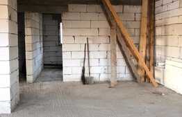 Casa cuplata de vanzare, 120 mp, 4 camere, teren 300 mp, Zona Florilor 