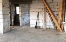 Casa cuplata de vanzare, 120 mp, 4 camere, teren 300 mp, Zona Florilor 