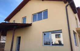 Casa cuplata de vanzare, 120 mp, 4 camere, teren 300 mp, Zona Florilor 