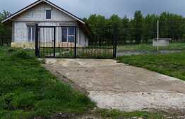 De vanzare casa la tara, noua, 85 mp utili, teren 6740 mp, Est