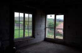 De vanzare casa la tara, noua, 85 mp utili, teren 6740 mp, Est