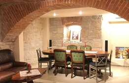 Esti in cautarea unui apartament cu 4 camere, garaj si gradina? Avem oferta potrivita!