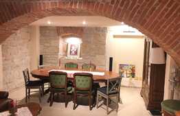 Esti in cautarea unui apartament cu 4 camere, garaj si gradina? Avem oferta potrivita!