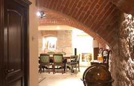 Esti in cautarea unui apartament cu 4 camere, garaj si gradina? Avem oferta potrivita!