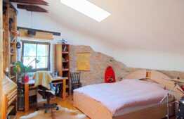 Casa individuala, 200 mp, 1300 mp teren, zona foarte frumoasa de case in Faget!