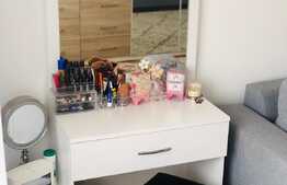 Apartament de revista, Ultrafinisat, 4 camere decomandat, 82 mp utili, 2 bai, 2 balcoane, parcare.