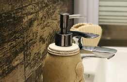 Apartament de revista, Ultrafinisat, 4 camere decomandat, 82 mp utili, 2 bai, 2 balcoane, parcare.