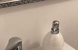 Apartament de revista, Ultrafinisat, 4 camere decomandat, 82 mp utili, 2 bai, 2 balcoane, parcare.