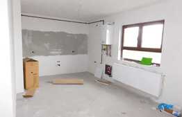 Acces restrictionat, suprafata generoasa, loc de parcare, zona strazii Avram Iancu, Floresti