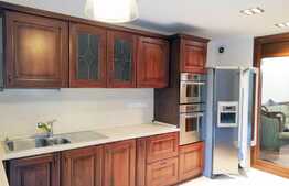 Proprietate exclusivista, 200 mp, 5 camere, 250 mp teren, garaj, zona strazii Horea!