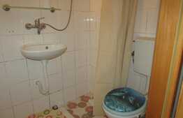 Garsoniera de inchiriat, loc de parcare, centrala termica, zona strazii Lombului