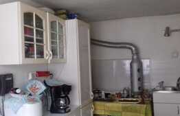 2 case in curte de vanzare, 190 mp utili, teren 288 mp, zona semicentrala!