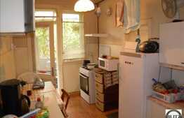 2 camere de vanzare, 68 mp , curte comuna 200 mp, zona centrala