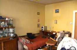 2 camere de vanzare, 68 mp , curte comuna 200 mp, zona centrala