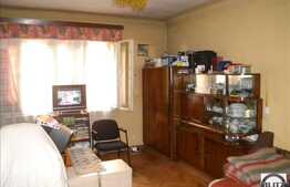 2 camere de vanzare, 68 mp , curte comuna 200 mp, zona centrala