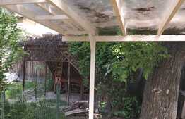 Casuta cocheta de vanzare, locatie accesibila si magazine!