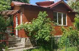 Casuta cocheta de vanzare, locatie accesibila si magazine!