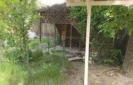 Casuta cocheta de vanzare, locatie accesibila si magazine!