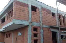 Duplex modern 130mp, teren 240 mp, acces facil la bus!