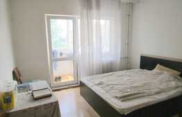 Liniste ! Spatiu verde ! Etaj intermediar ! Orientare sudica ! Zona strazii Iugoslaviei ! 