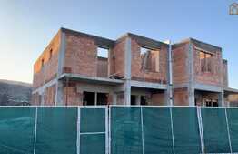 Casa cuplata de vanzare, 120 mp utili, 250 mp teren, semifinisat!