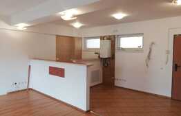 Apartament nemobilat, in zona ULTRACENTRALA isi cauta chiriasi! 