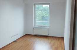 Apartament nemobilat, in zona ULTRACENTRALA isi cauta chiriasi! 