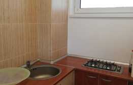 Apartament nemobilat, in zona ULTRACENTRALA isi cauta chiriasi! 