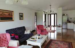 Vrei sa locuiesti in lux si sa ai o curte generoasa? Am gasit oferta potrivita!