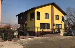 Casa 200 mp, teren 500 mp, 3 parcari, zona Taietura Turcului