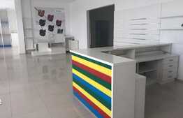 Show-room in zona semicentrala cu vad. 