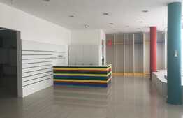 Show-room in zona semicentrala cu vad. 