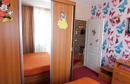 Garsoniera, etaj intermediar, complet mobilata si utilata!