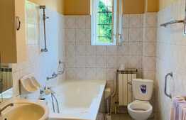 Apartament in imobil cu doar 4 apartamente, 126 mp utili, 1/4 cota din curte si pod, garaj, zona Casei de Cultura a Studentilor 