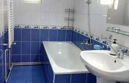 Apartament 3 camere, parcare, la distanta de 10 minute de mers pe jos de Parcul Central