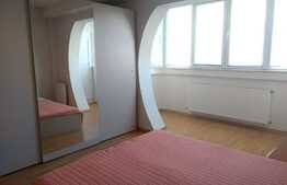 Apartament 3 camere, parcare, la distanta de 10 minute de mers pe jos de Parcul Central