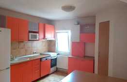 Apartament 3 camere, parcare, la distanta de 10 minute de mers pe jos de Parcul Central