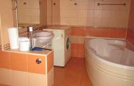 Apartament de 3 camere, decent, zona strazii Traian Mosoiu