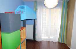 Apartament decomadat, spatiu generos, etaj intermediar, parcare cu CF, zona Porii