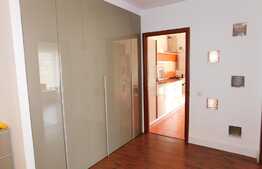 Apartament decomadat, spatiu generos, etaj intermediar, parcare cu CF, zona Porii