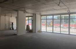 Spatiu comercia, vitrina generoasa, pentru investitie sau activitate proprie. 