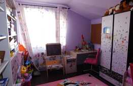 Pret atractiv! 3 camere, pod, parcare, zona Teilor